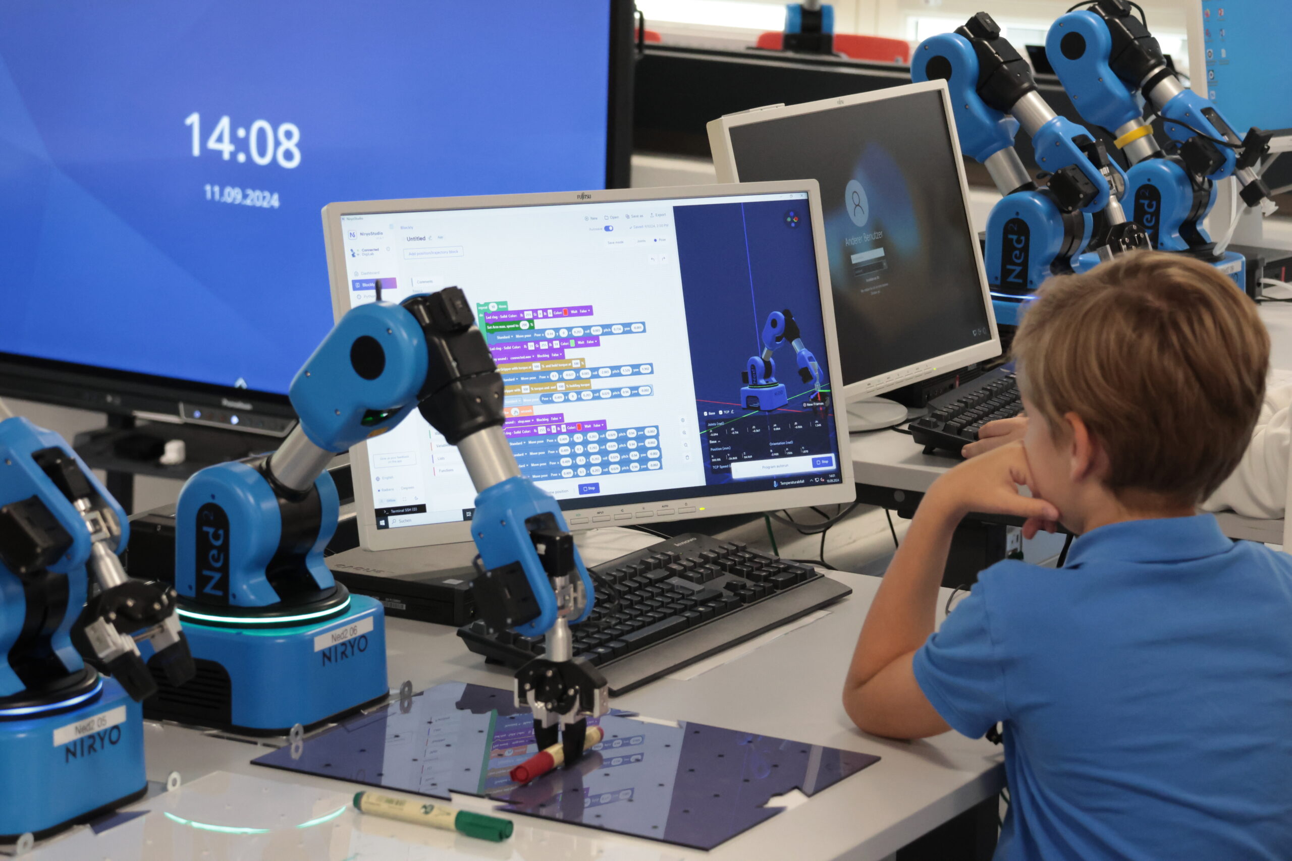 Simulating the Assembly of a Mini Ford T with a robot arm