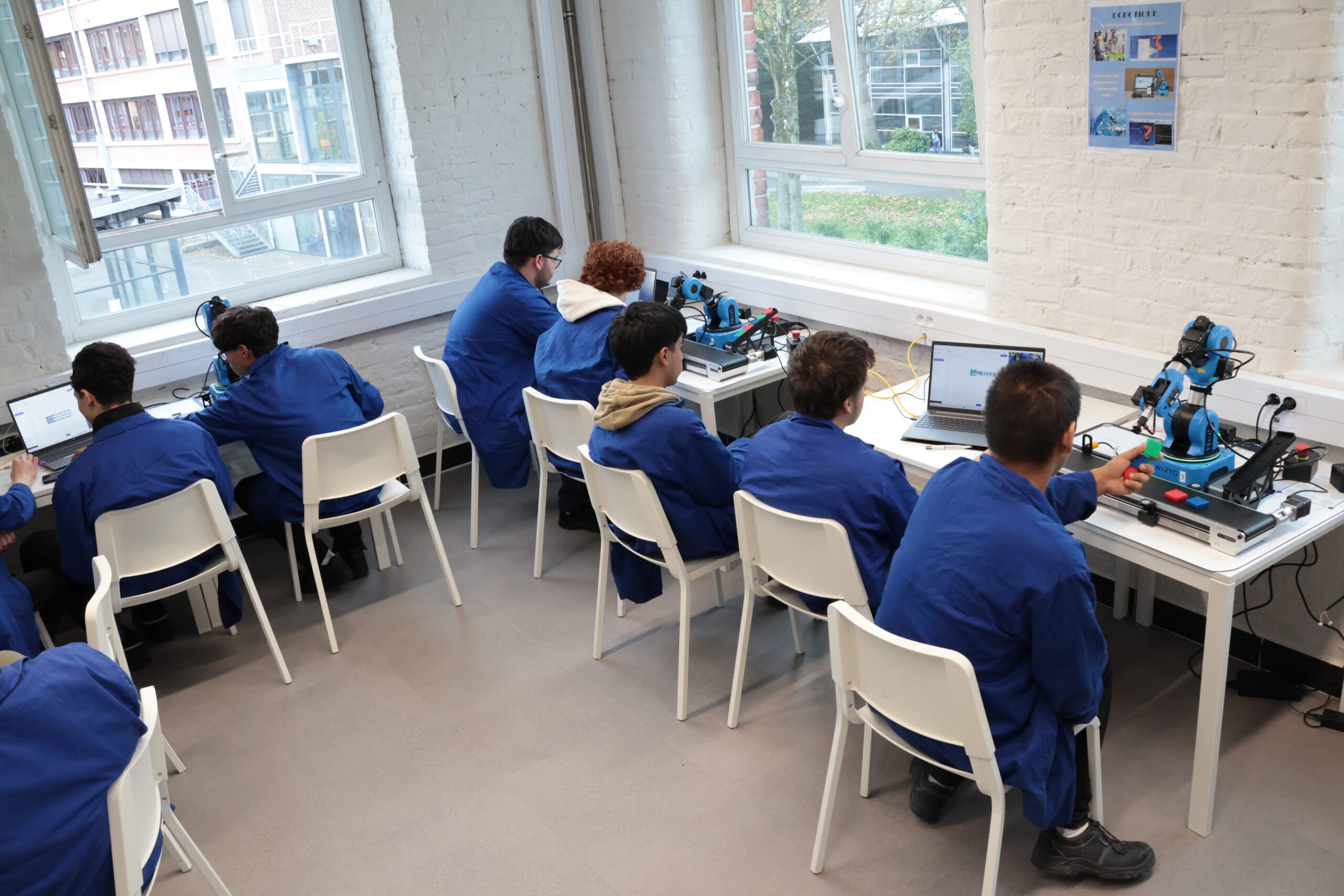 Collaborative spaces in Industry 5.0 within schools