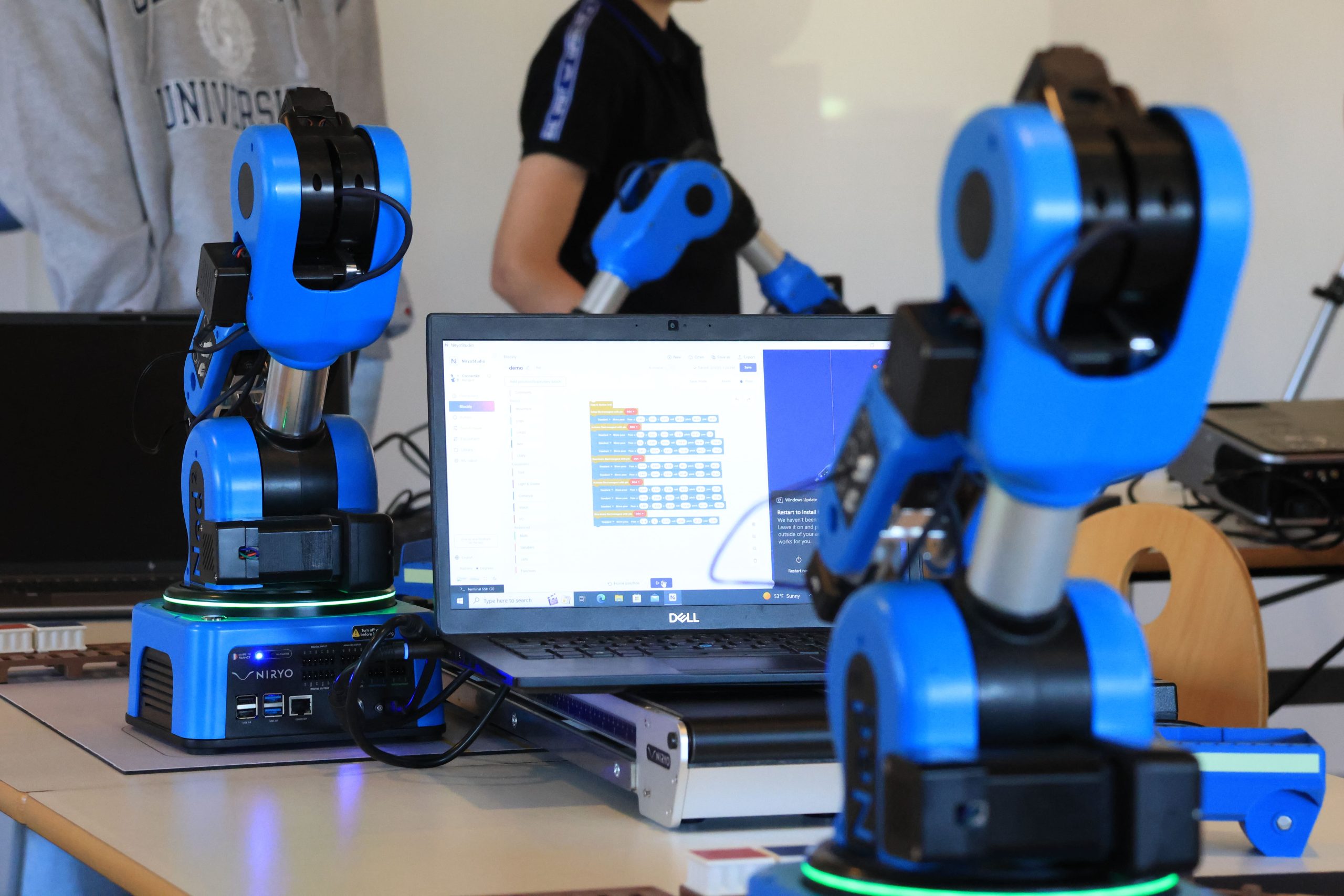 Wie funktioniert ein Roboterarm: Von der Theorie zur Praxis?