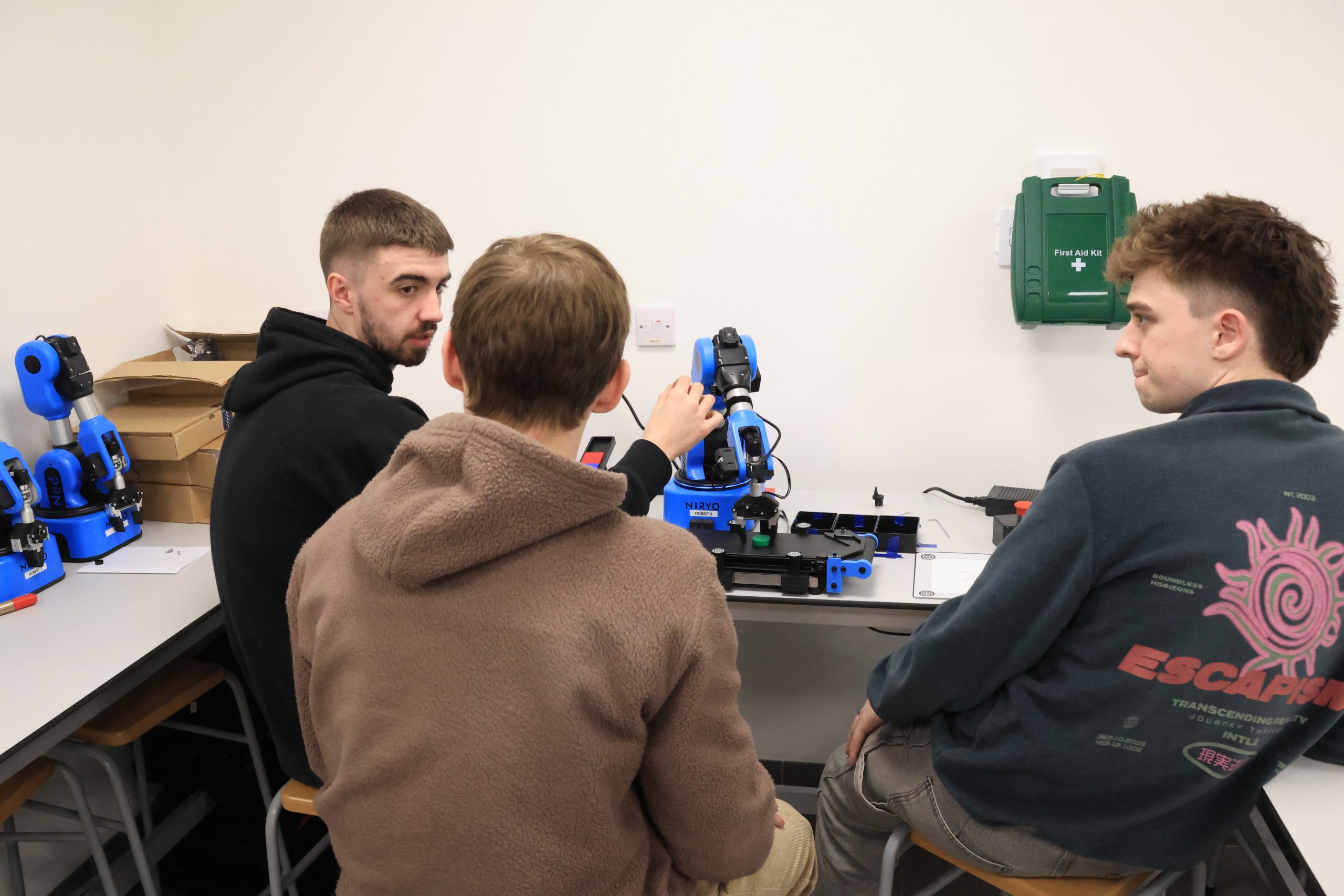 Comment allier l’intelligence Artificielle (IA) et la robotique dans vos enseignements, du secondaire au supérieur ?